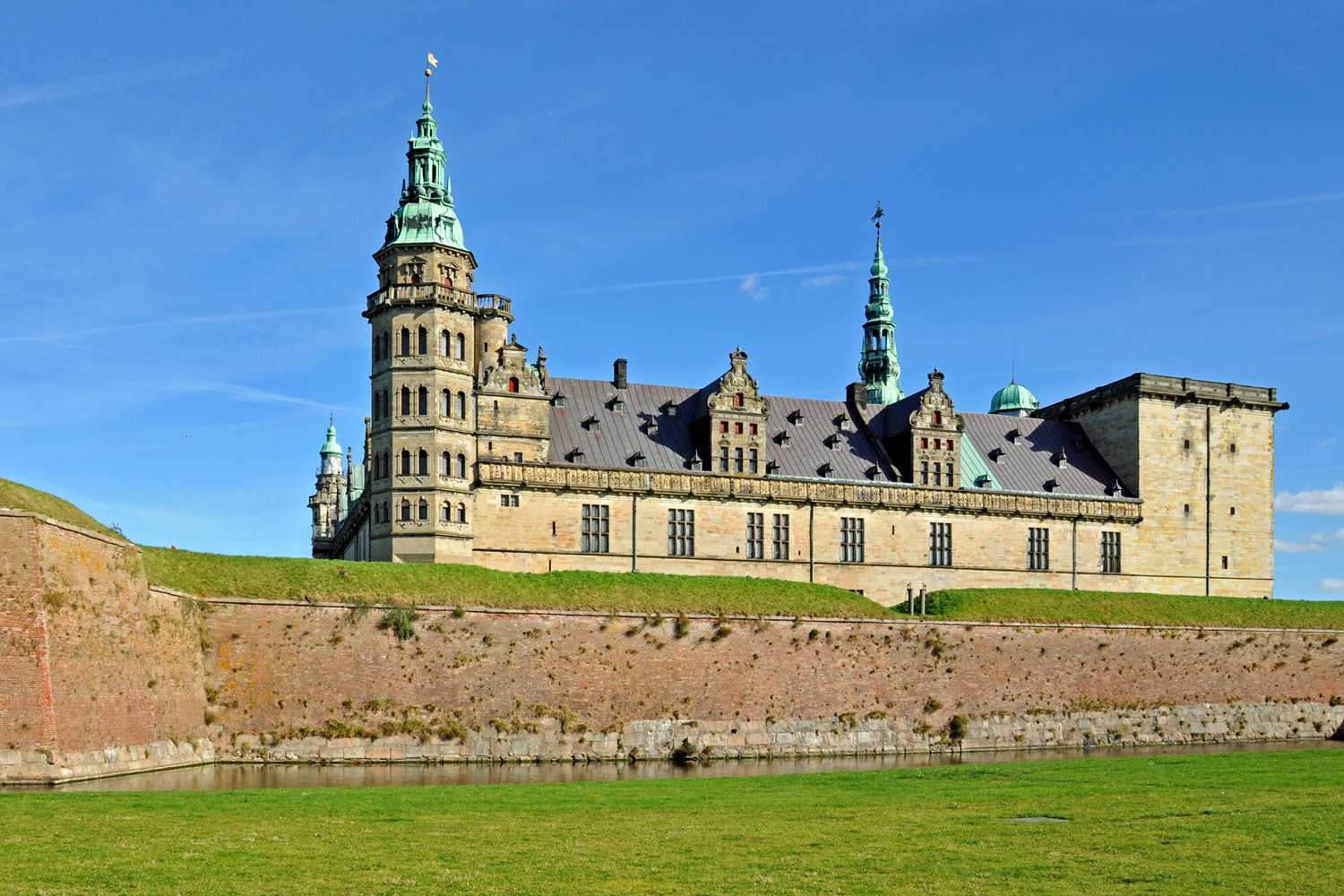 https://mdw-travel-data-us-east-1.s3.amazonaws.com/img/country/Denmark/Visborggaard-Castle-and-Church/img_03.jpg