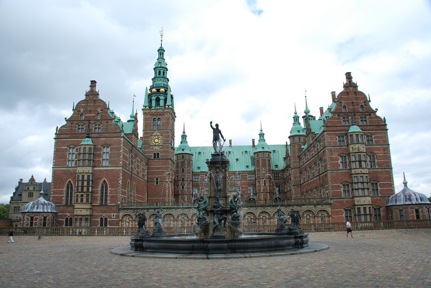 https://mdw-travel-data-us-east-1.s3.amazonaws.com/img/country/Denmark/Zealand-Museum/img_02.jpg