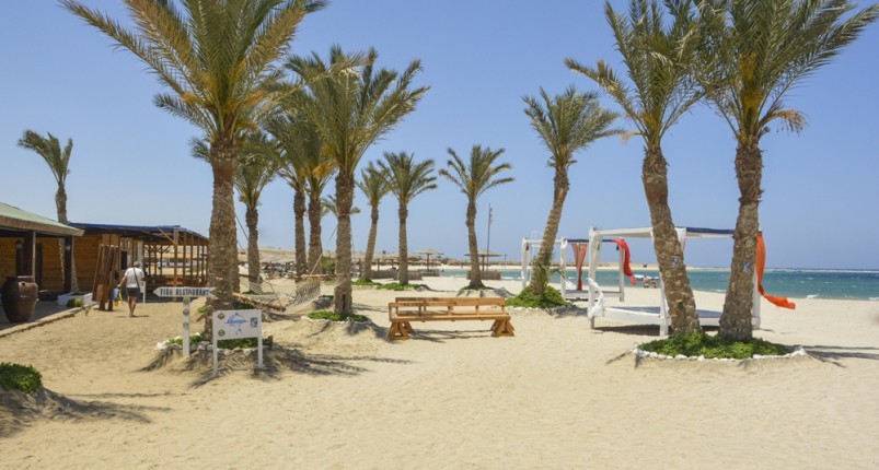 https://mdw-travel-data-us-east-1.s3.amazonaws.com/img/country/Egypt/Abu-Dabbab-Bay/img_02.jpg