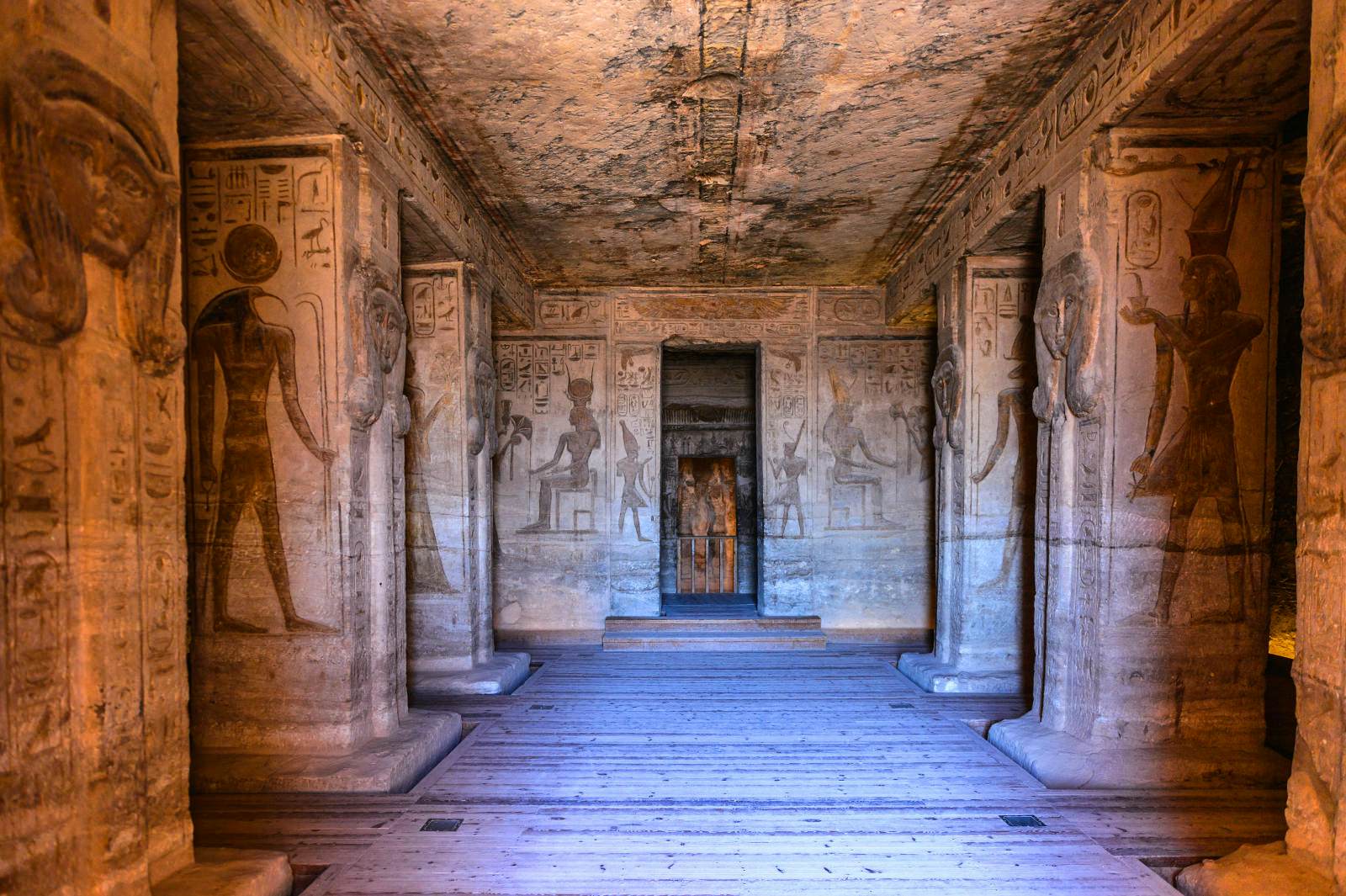 https://mdw-travel-data-us-east-1.s3.amazonaws.com/img/country/Egypt/Abu-Simbel-Temples/img_02.jpg
