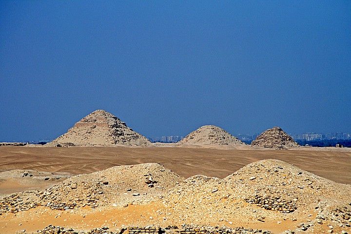 https://mdw-travel-data-us-east-1.s3.amazonaws.com/img/country/Egypt/Abusir-Pyramids/img_03.jpg