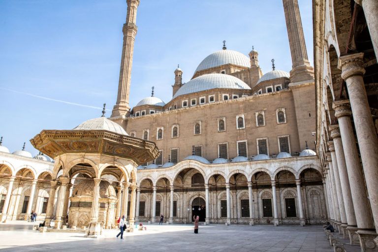 https://mdw-travel-data-us-east-1.s3.amazonaws.com/img/country/Egypt/Ad-Difaa-Mosque/img_01.jpg