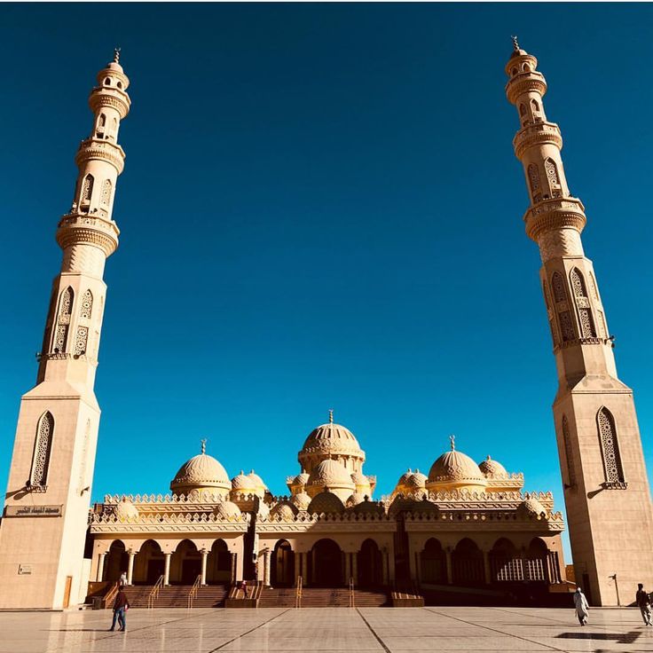https://mdw-travel-data-us-east-1.s3.amazonaws.com/img/country/Egypt/Al-Mahmoudia-Mosque/img_02.jpg