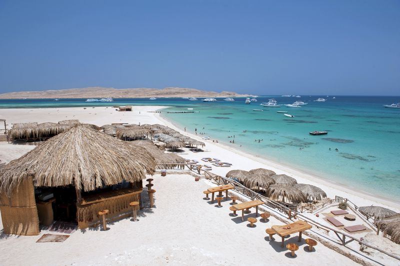 https://mdw-travel-data-us-east-1.s3.amazonaws.com/img/country/Egypt/Al-Mamurah-Beach/img_03.jpg