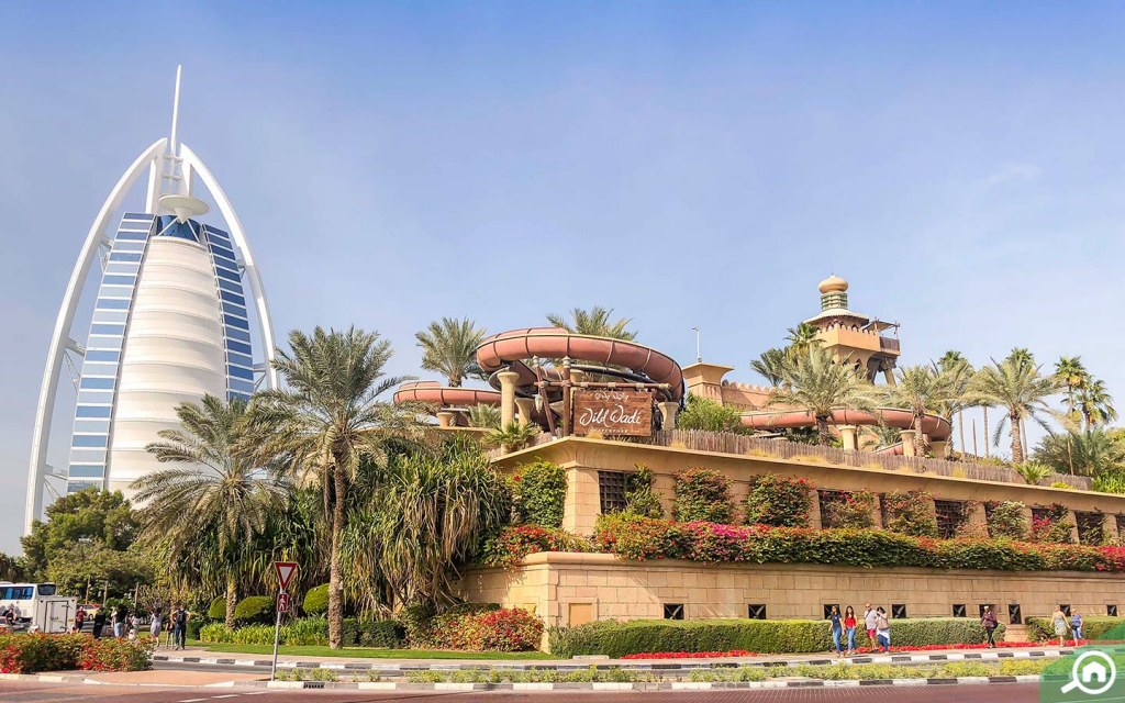 https://mdw-travel-data-us-east-1.s3.amazonaws.com/img/country/Egypt/Al-Manara-Square/img_01.jpg