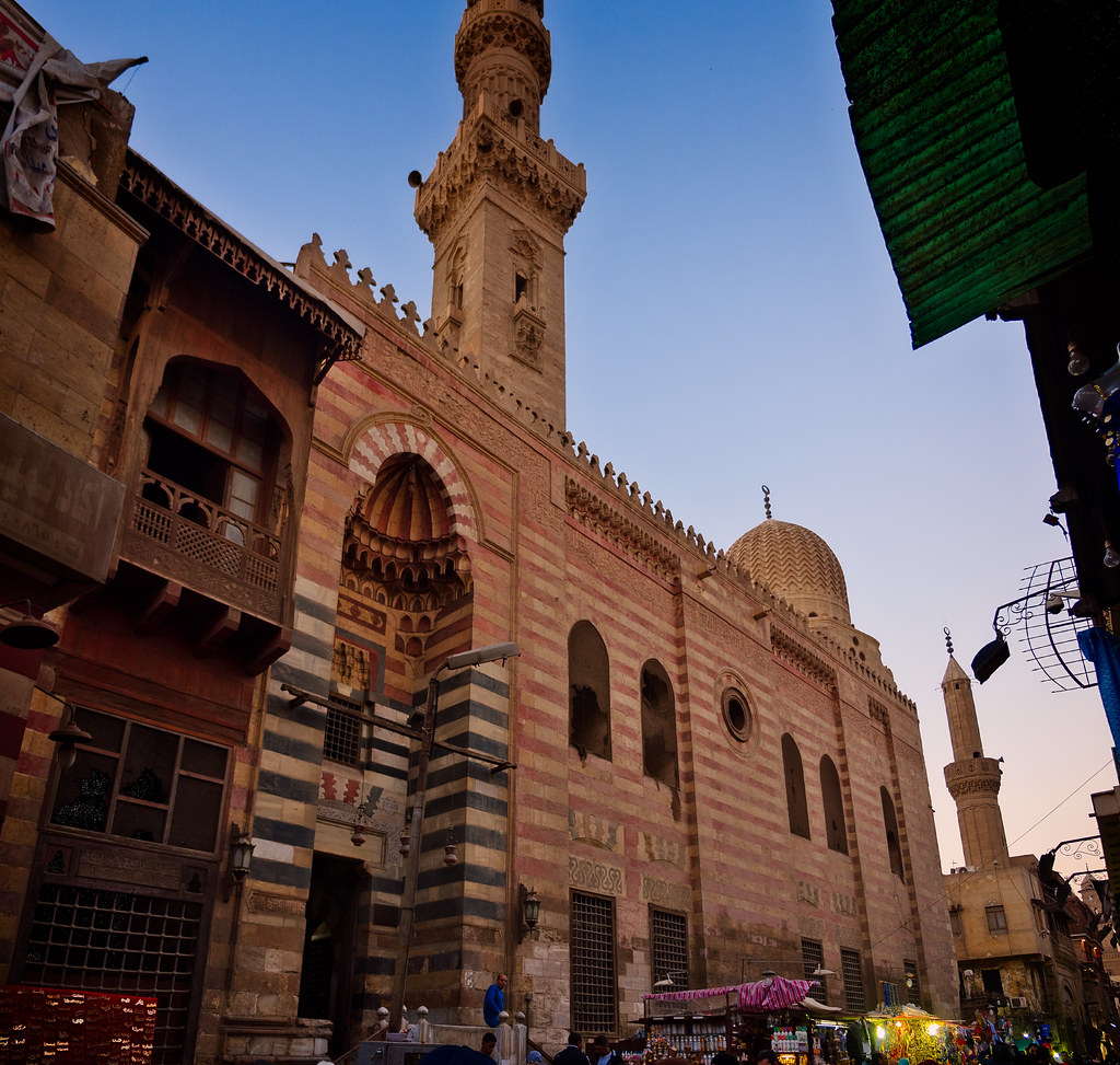 https://mdw-travel-data-us-east-1.s3.amazonaws.com/img/country/Egypt/Al-Muizz-Street/img_02.jpg