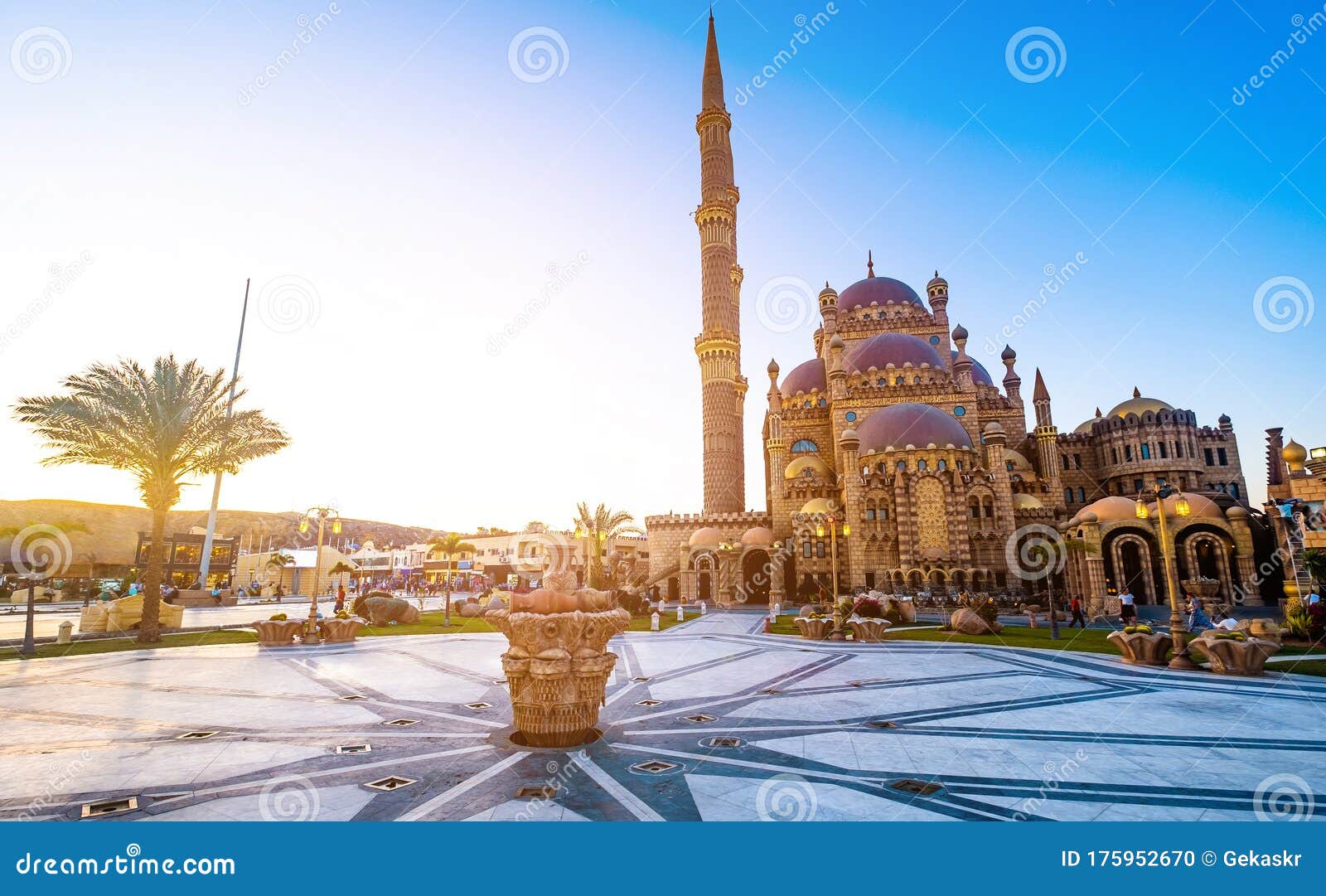 https://mdw-travel-data-us-east-1.s3.amazonaws.com/img/country/Egypt/Al-Mustafa-Mosque/img_02.jpg