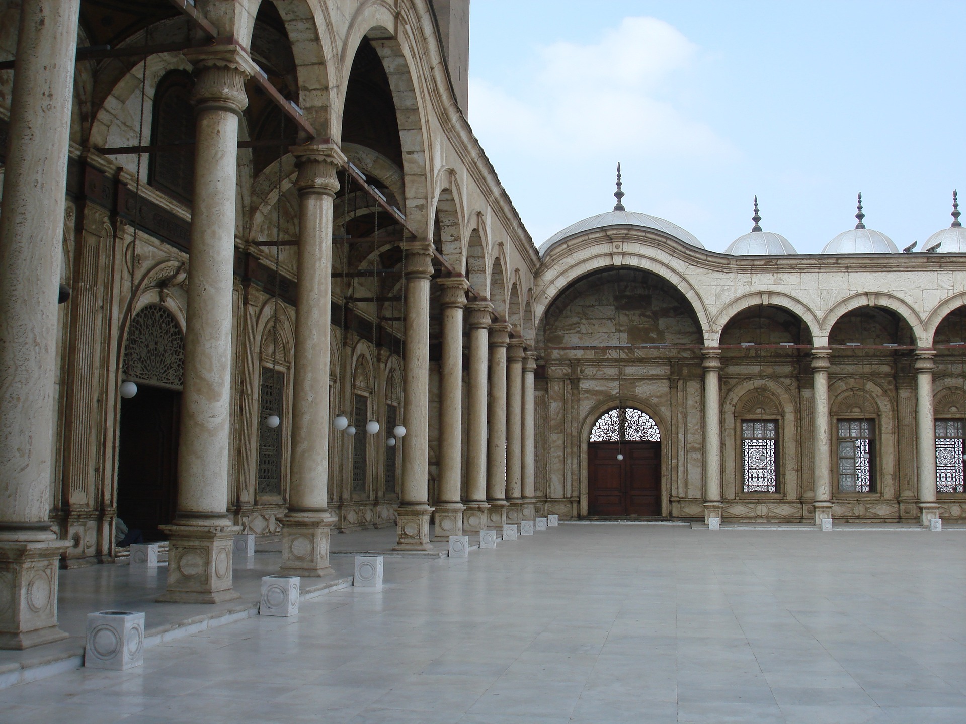 https://mdw-travel-data-us-east-1.s3.amazonaws.com/img/country/Egypt/Al-Sultani-Mosque/img_01.jpg