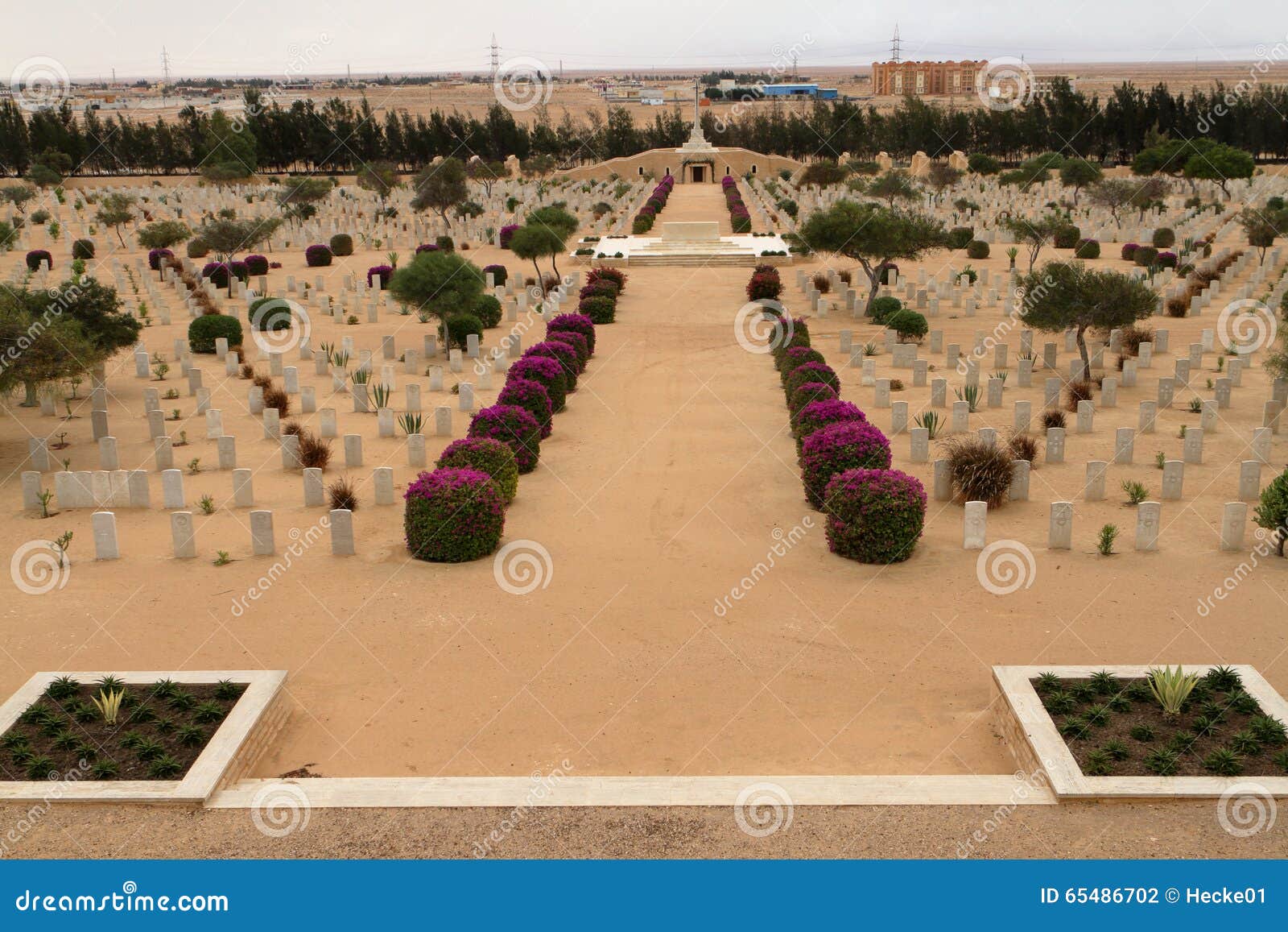 https://mdw-travel-data-us-east-1.s3.amazonaws.com/img/country/Egypt/Alamein-War-Cemetery/img_02.jpg