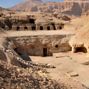 https://mdw-travel-data-us-east-1.s3.amazonaws.com/img/country/Egypt/Amenhotep-Huy-Tomb/img_00.jpg