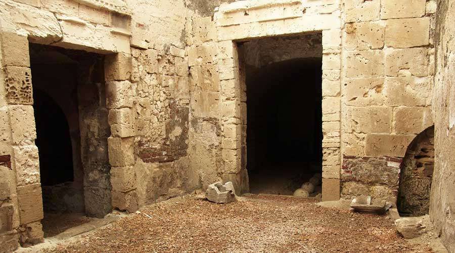 https://mdw-travel-data-us-east-1.s3.amazonaws.com/img/country/Egypt/Anfushi-Tombs/img_01.jpg