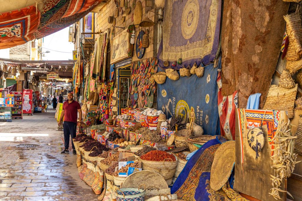 https://mdw-travel-data-us-east-1.s3.amazonaws.com/img/country/Egypt/Aswan-Bazaar/img_01.jpg