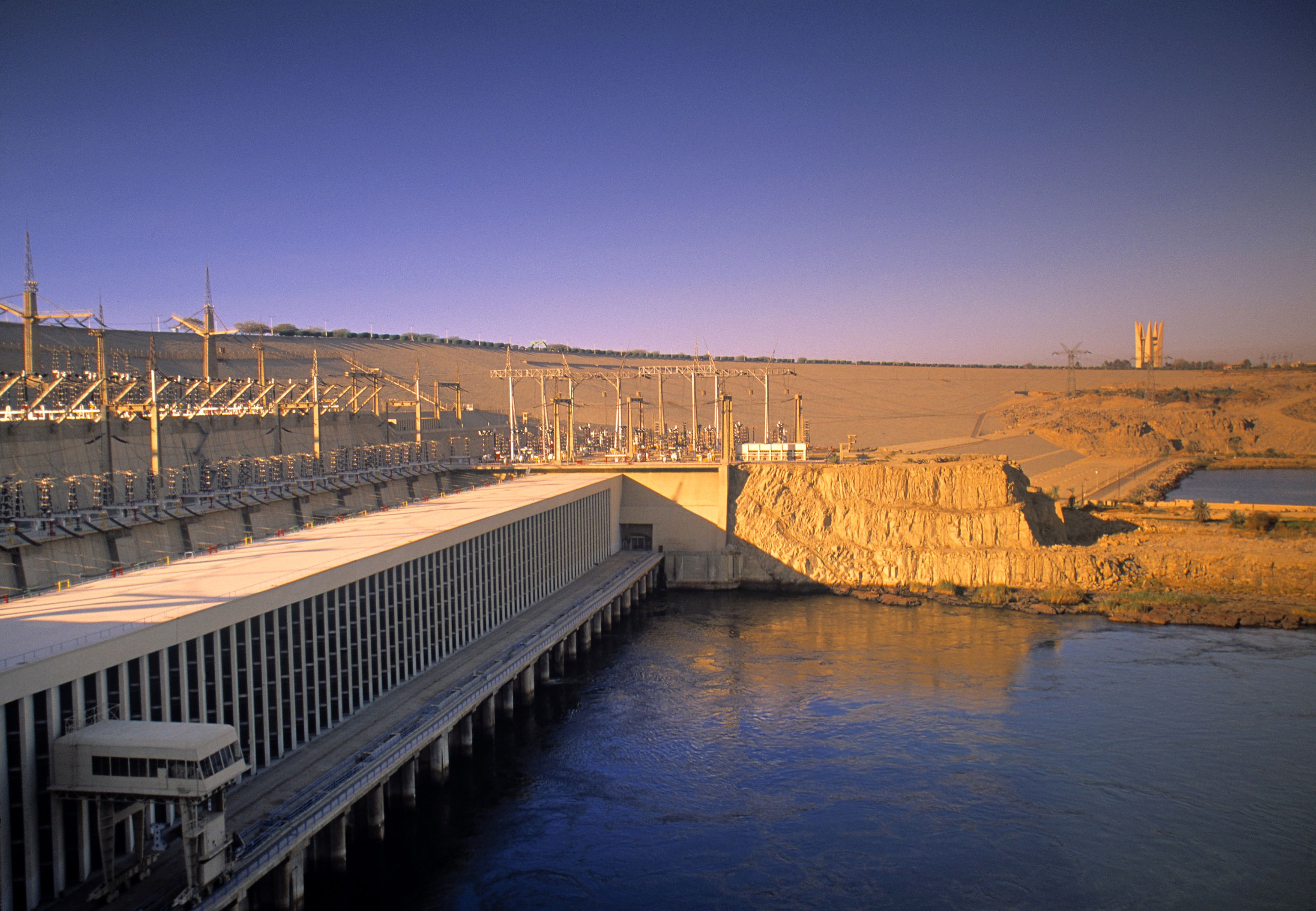 https://mdw-travel-data-us-east-1.s3.amazonaws.com/img/country/Egypt/Aswan-High-Dam/img_03.jpg