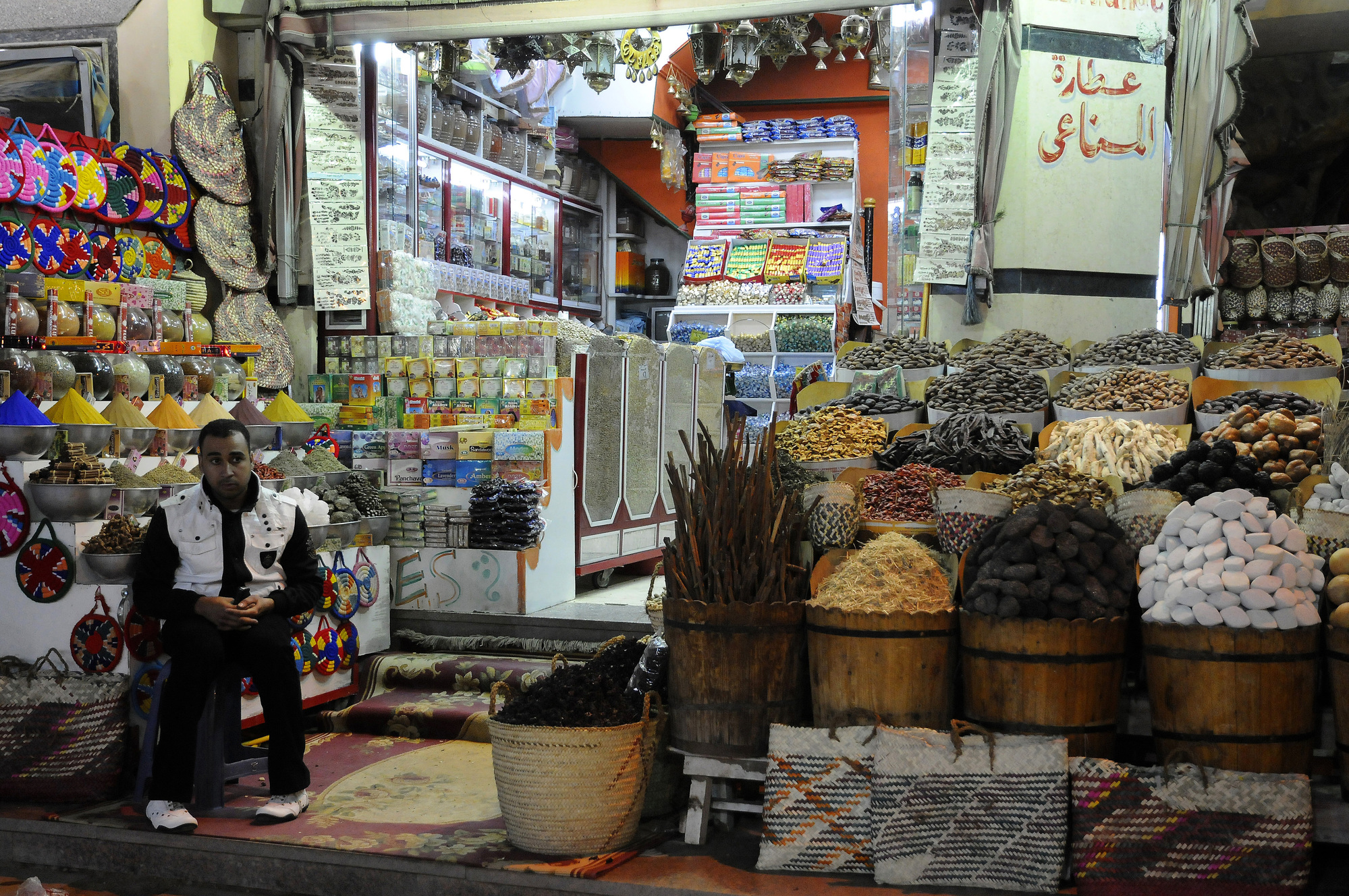 https://mdw-travel-data-us-east-1.s3.amazonaws.com/img/country/Egypt/Aswan-Market/img_01.jpg