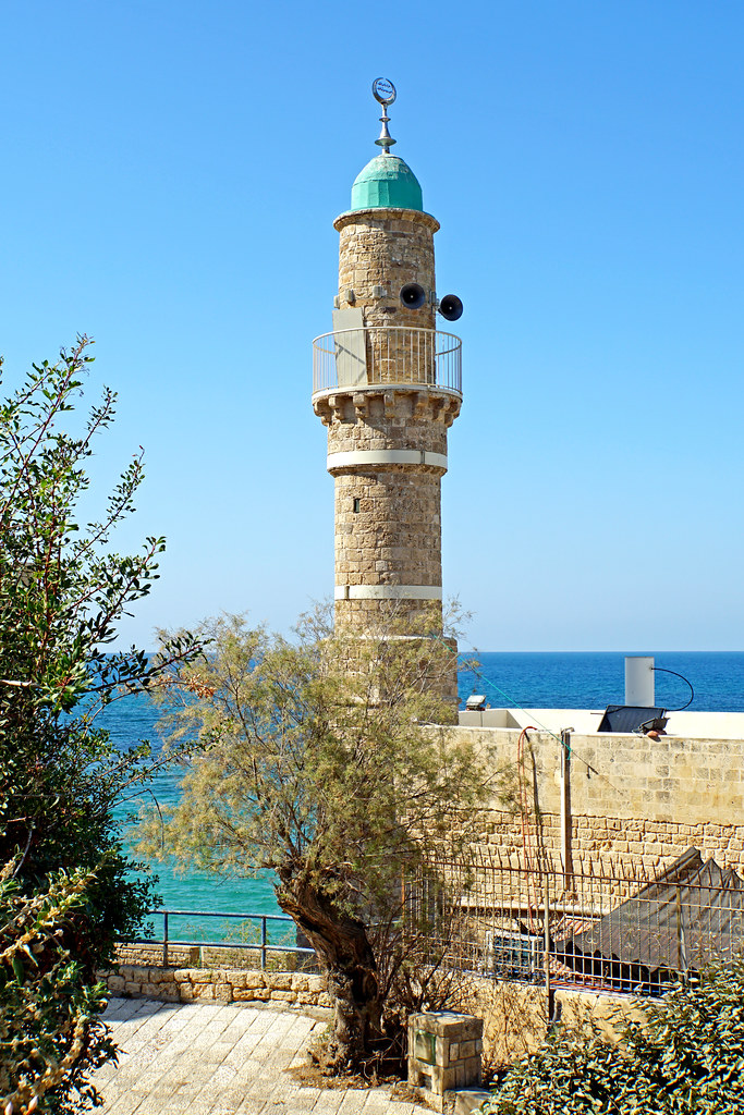 https://mdw-travel-data-us-east-1.s3.amazonaws.com/img/country/Egypt/Bahr-Awqad-Mosque/img_00.jpg