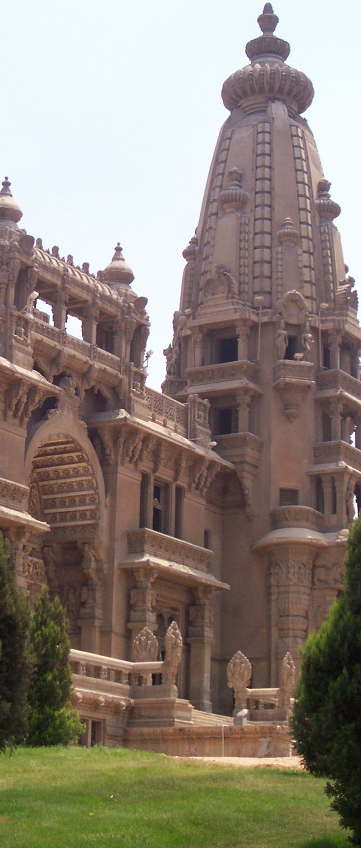 https://mdw-travel-data-us-east-1.s3.amazonaws.com/img/country/Egypt/Baron-Empain-Palace/img_01.jpg