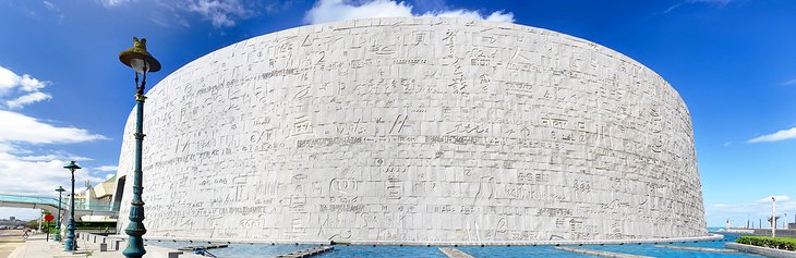 https://mdw-travel-data-us-east-1.s3.amazonaws.com/img/country/Egypt/Bibliotheca-Alexandrina/img_03.jpg