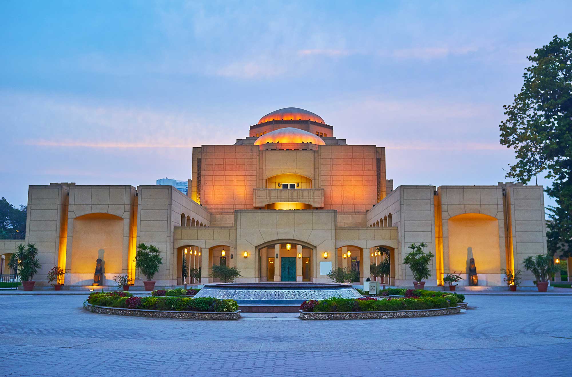 https://mdw-travel-data-us-east-1.s3.amazonaws.com/img/country/Egypt/Cairo-Opera-House/img_00.jpg