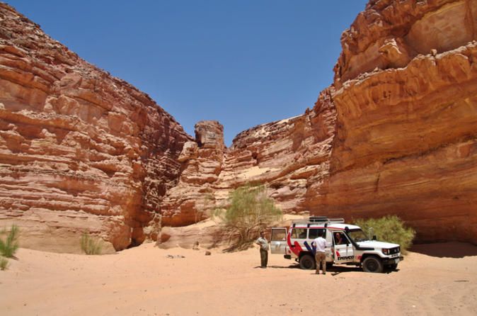https://mdw-travel-data-us-east-1.s3.amazonaws.com/img/country/Egypt/Colored-Canyon-Jeep-Ride/img_03.jpg