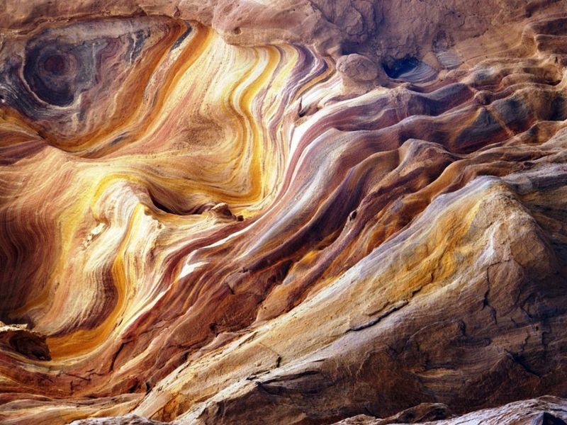https://mdw-travel-data-us-east-1.s3.amazonaws.com/img/country/Egypt/Colored-Canyon/img_01.jpg