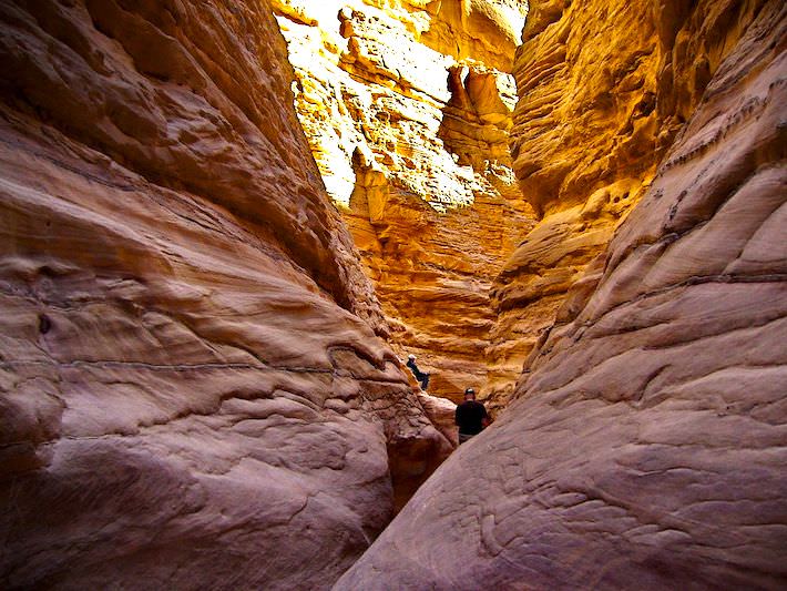 https://mdw-travel-data-us-east-1.s3.amazonaws.com/img/country/Egypt/Colored-Canyon/img_03.jpg