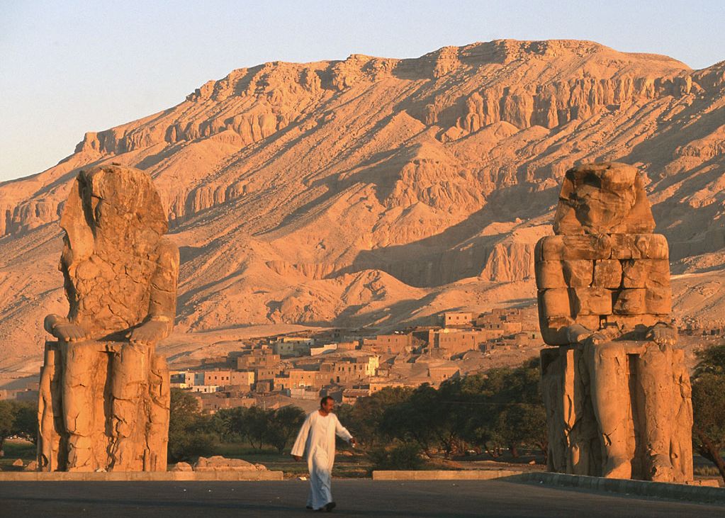 https://mdw-travel-data-us-east-1.s3.amazonaws.com/img/country/Egypt/Colossi-of-Memnon/img_03.jpg