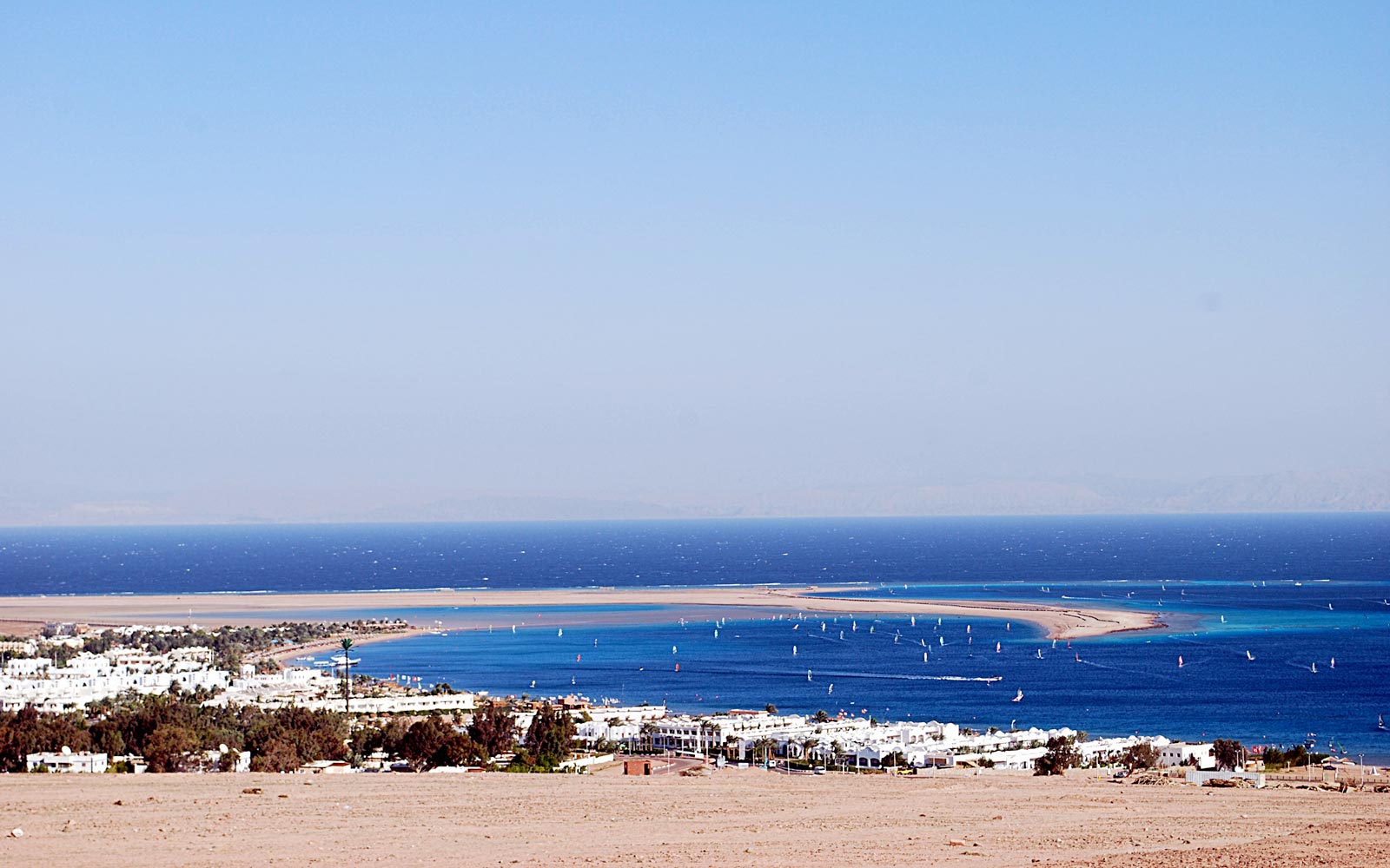 https://mdw-travel-data-us-east-1.s3.amazonaws.com/img/country/Egypt/Dahab-Beach/img_03.jpg