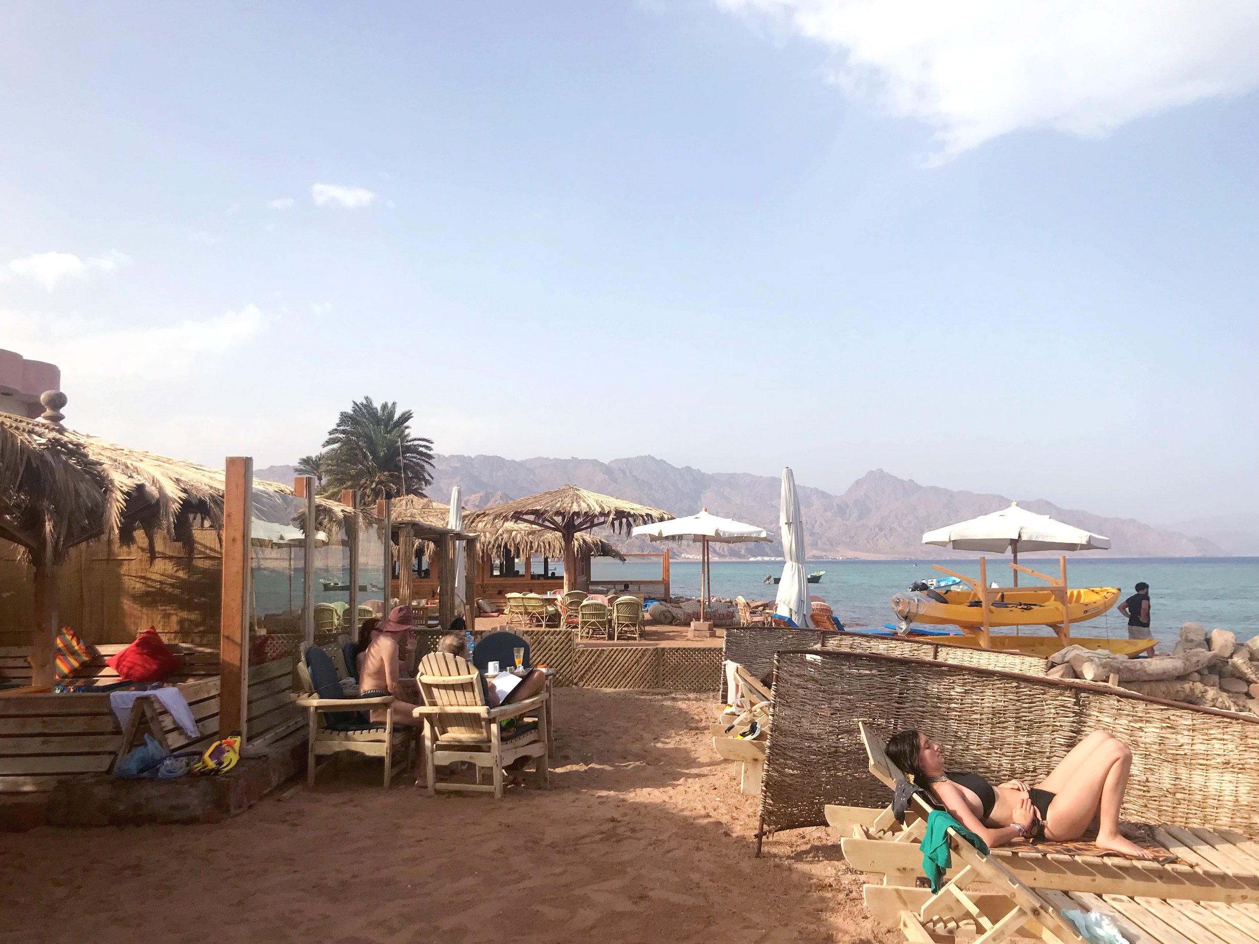 https://mdw-travel-data-us-east-1.s3.amazonaws.com/img/country/Egypt/Dahab-Desert/img_01.jpg