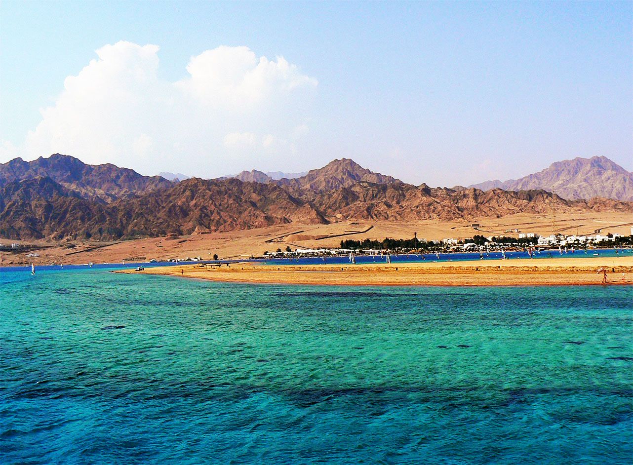 https://mdw-travel-data-us-east-1.s3.amazonaws.com/img/country/Egypt/Dahab-Lagoon/img_01.jpg