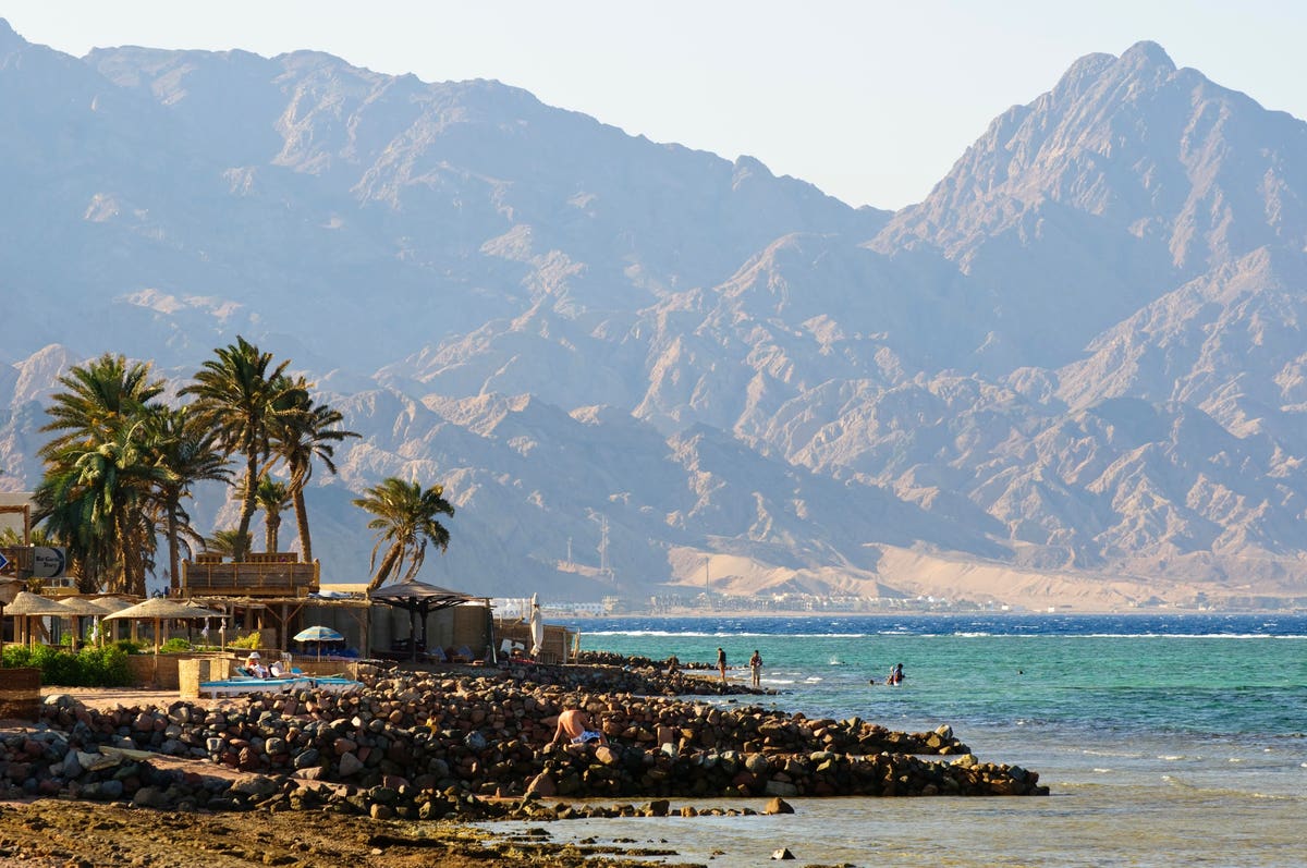 https://mdw-travel-data-us-east-1.s3.amazonaws.com/img/country/Egypt/Dahab-Lagoon/img_03.jpg