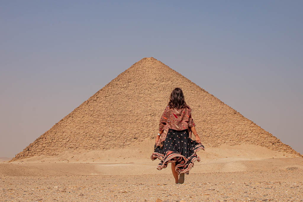 https://mdw-travel-data-us-east-1.s3.amazonaws.com/img/country/Egypt/Dashur-Pyramids/img_01.jpg