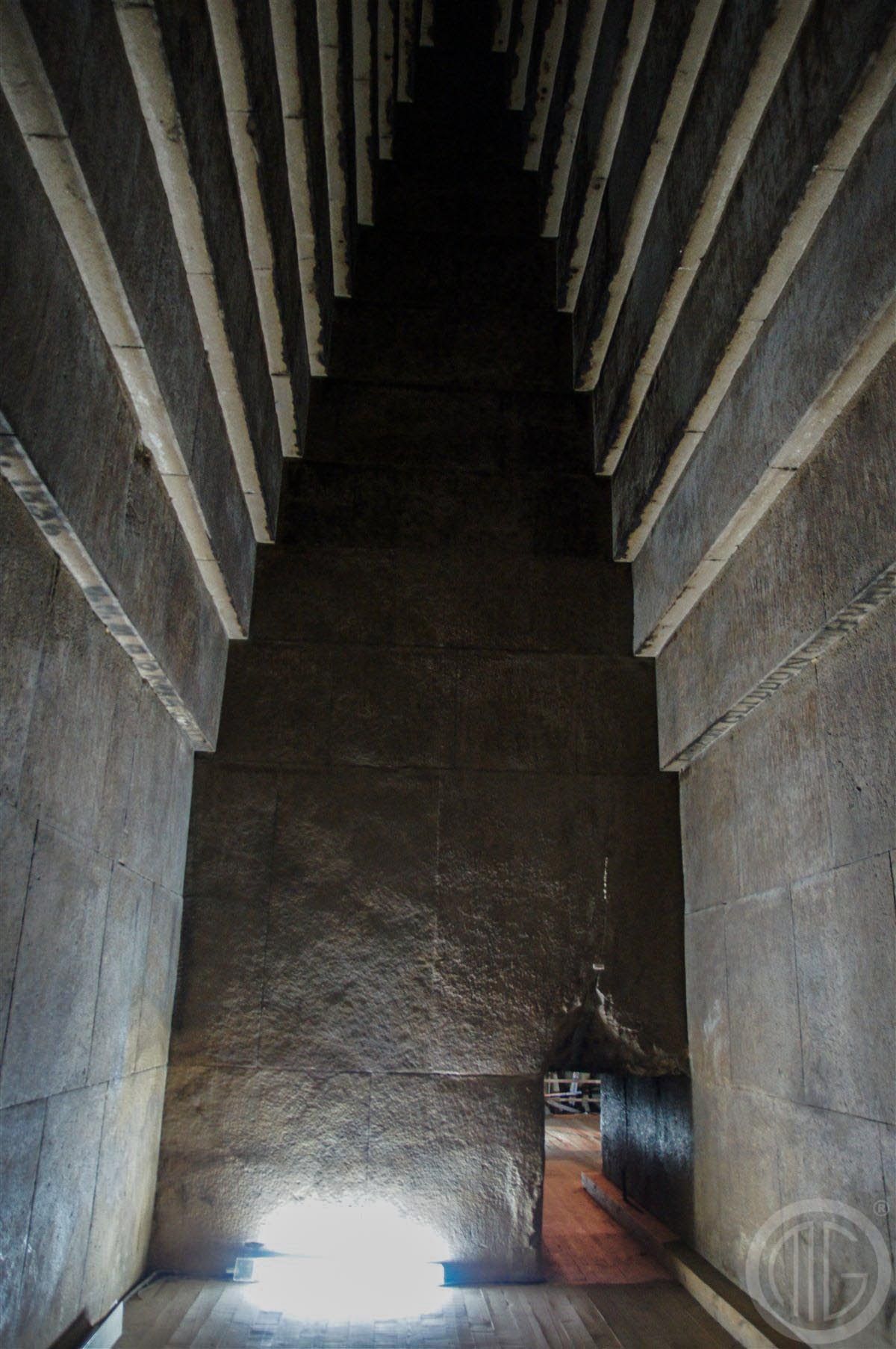 https://mdw-travel-data-us-east-1.s3.amazonaws.com/img/country/Egypt/Dashur-Pyramids/img_02.jpg
