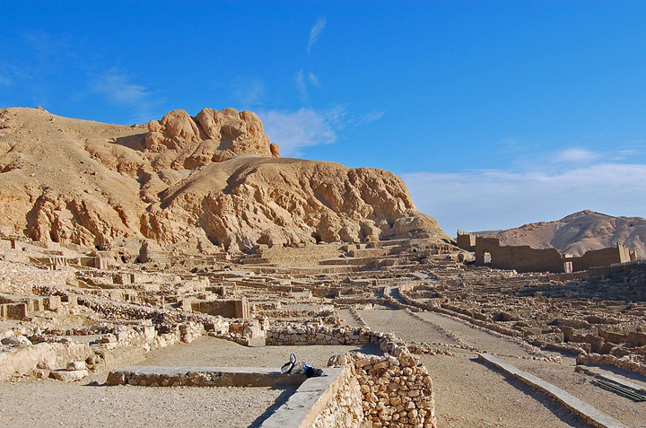 https://mdw-travel-data-us-east-1.s3.amazonaws.com/img/country/Egypt/Deir-el-Medina/img_02.jpg