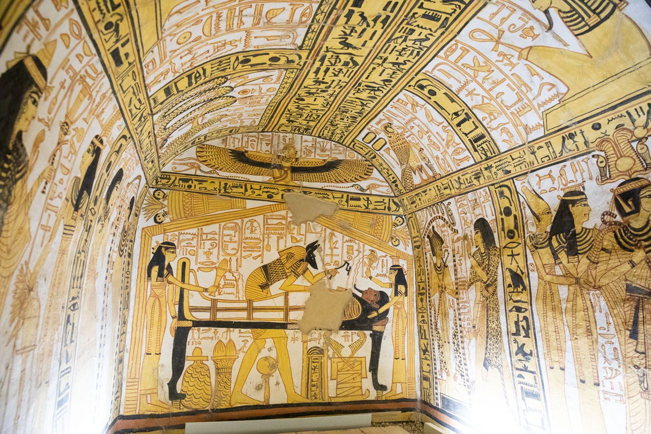 https://mdw-travel-data-us-east-1.s3.amazonaws.com/img/country/Egypt/Deir-el-Medina/img_05.jpg