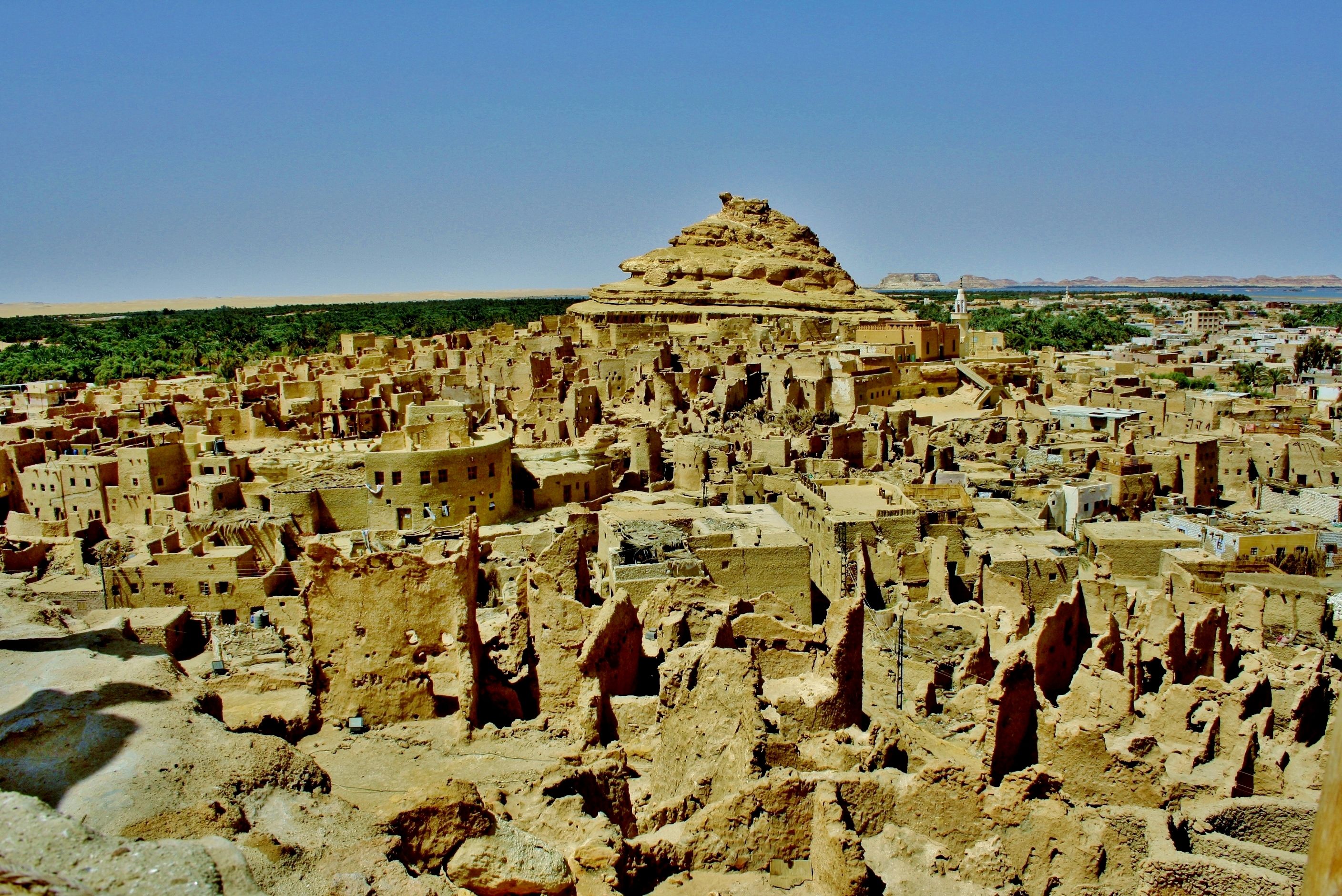 https://mdw-travel-data-us-east-1.s3.amazonaws.com/img/country/Egypt/Desert-of-East-Sohag/img_01.jpg