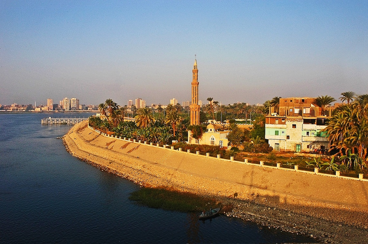 https://mdw-travel-data-us-east-1.s3.amazonaws.com/img/country/Egypt/Desert-of-East-Sohag/img_03.jpg