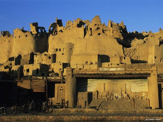 https://mdw-travel-data-us-east-1.s3.amazonaws.com/img/country/Egypt/Dimai-Oasis/img_01.jpg