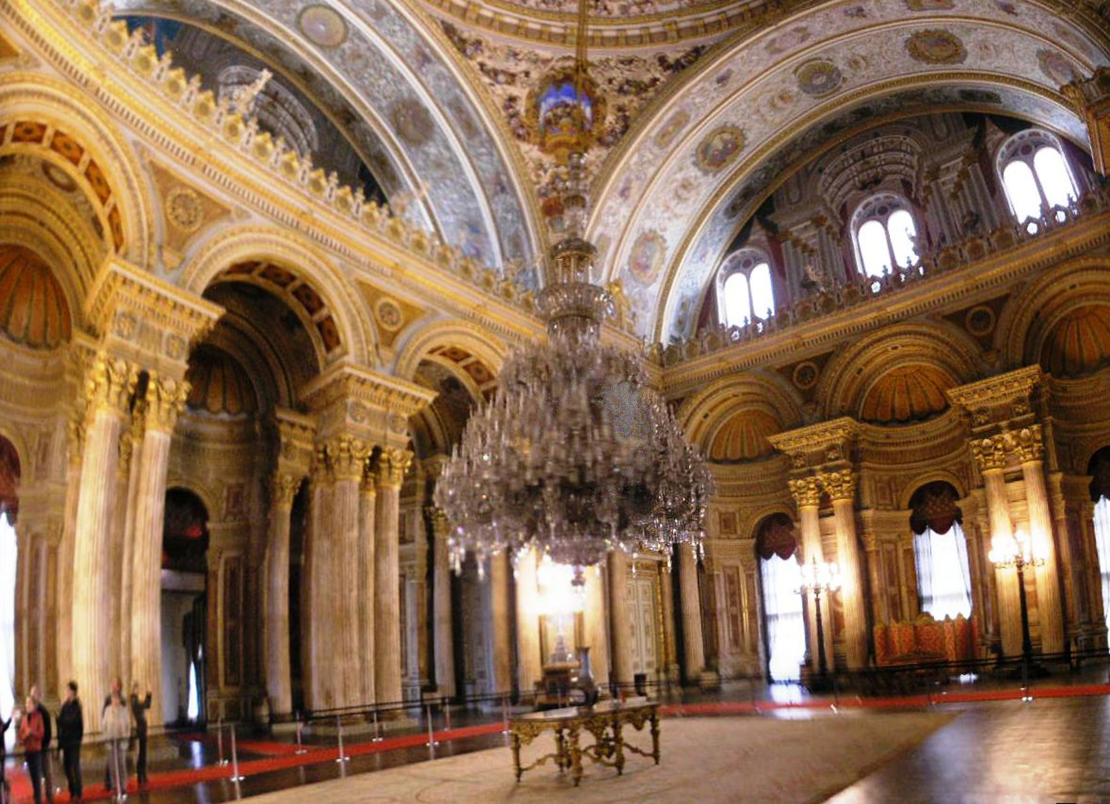 https://mdw-travel-data-us-east-1.s3.amazonaws.com/img/country/Egypt/Dulmabahce-Palace/img_03.jpg