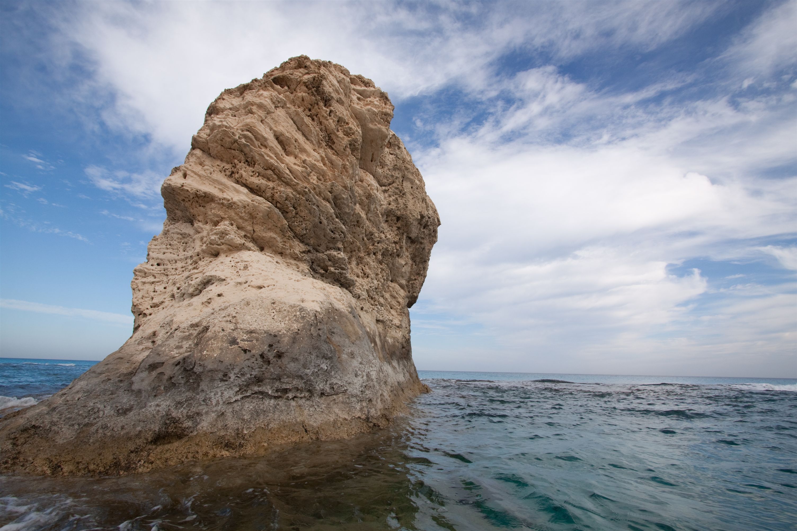 https://mdw-travel-data-us-east-1.s3.amazonaws.com/img/country/Egypt/El-Gharam-Beach/img_03.jpg