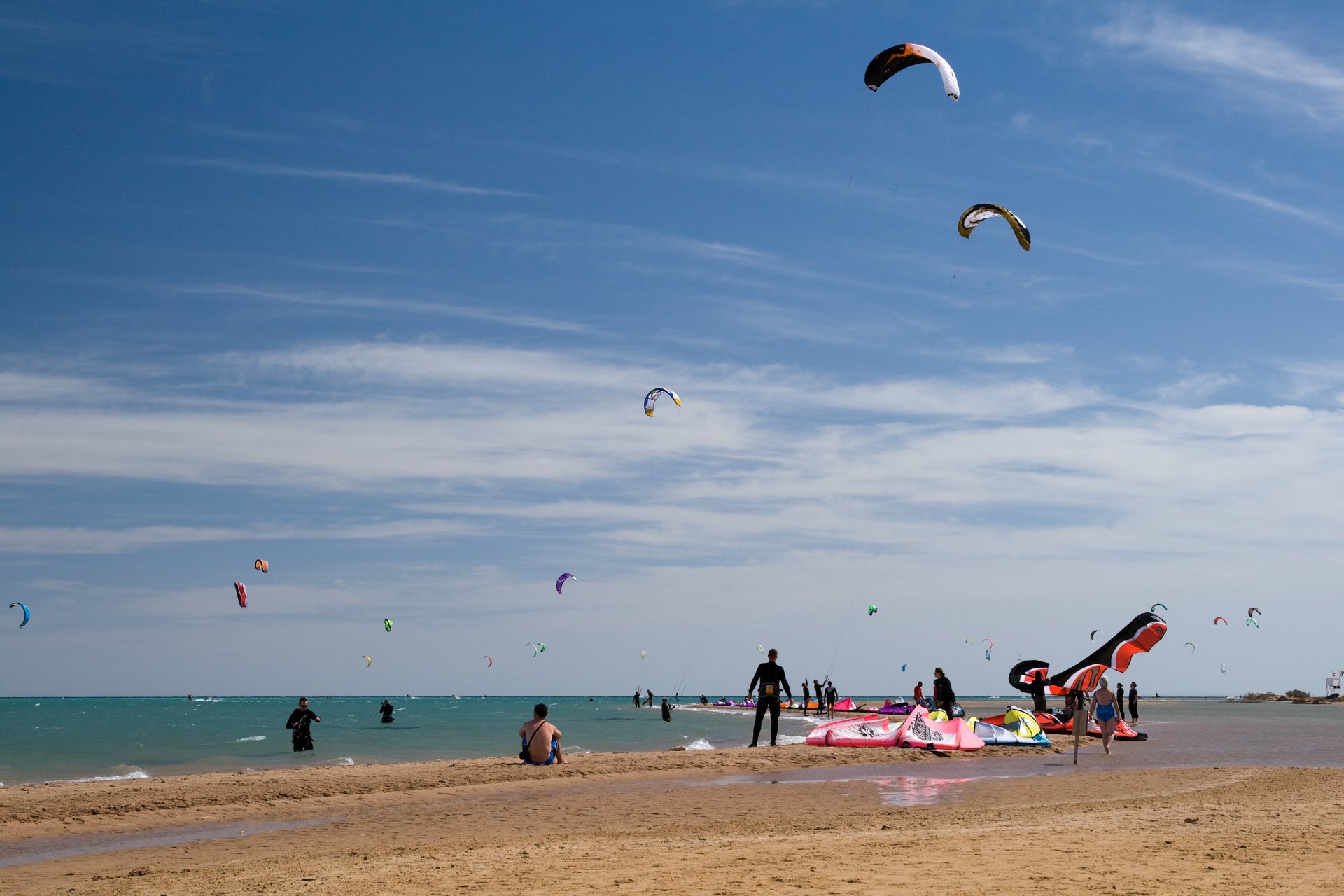 https://mdw-travel-data-us-east-1.s3.amazonaws.com/img/country/Egypt/El-Gouna-Kitesurfing/img_01.jpg