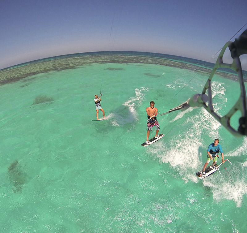 https://mdw-travel-data-us-east-1.s3.amazonaws.com/img/country/Egypt/El-Gouna-Kitesurfing/img_03.jpg