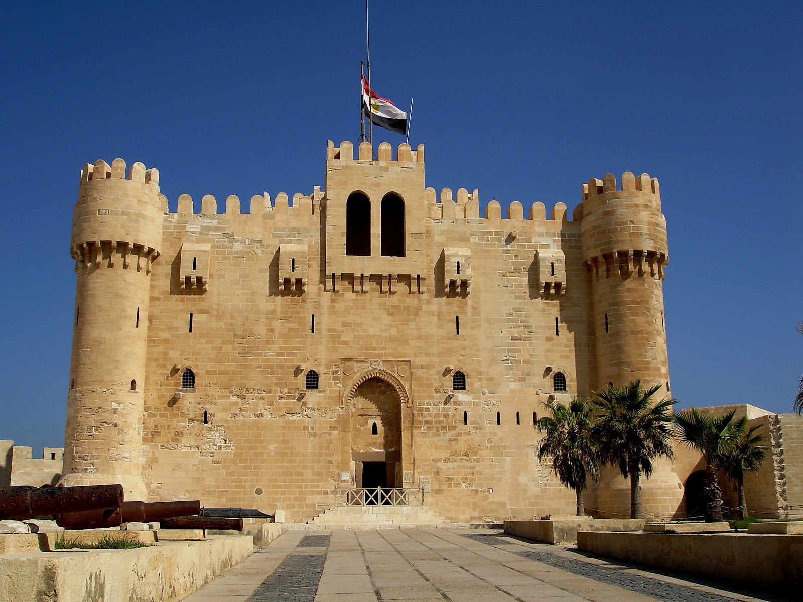 https://mdw-travel-data-us-east-1.s3.amazonaws.com/img/country/Egypt/El-Mashayikh/img_01.jpg