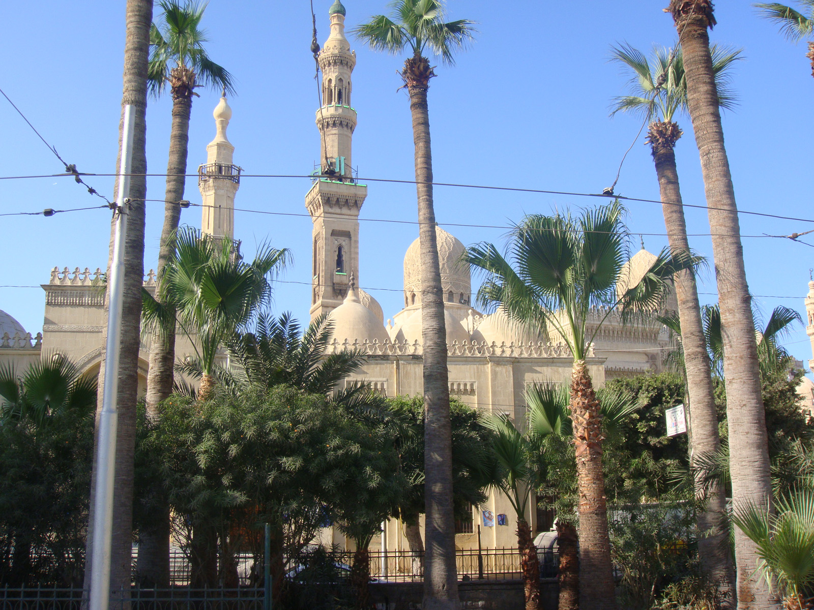 https://mdw-travel-data-us-east-1.s3.amazonaws.com/img/country/Egypt/El-Mursi-Abul-Abbas-Mosque/img_00.jpg