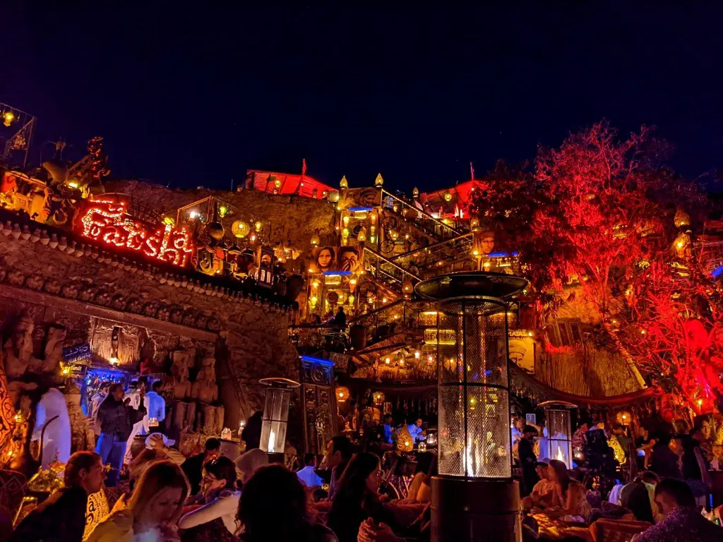 https://mdw-travel-data-us-east-1.s3.amazonaws.com/img/country/Egypt/Farsha-Cafe/img_02.jpg