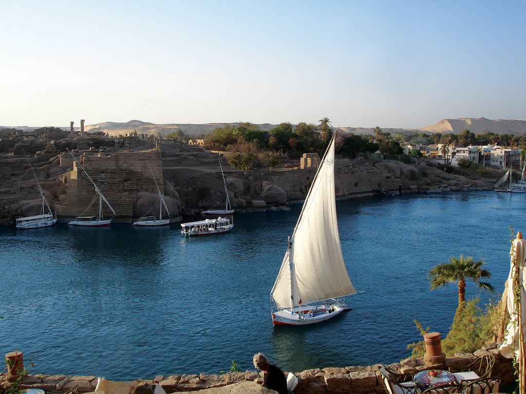 https://mdw-travel-data-us-east-1.s3.amazonaws.com/img/country/Egypt/Felucca-Cruise/img_03.jpg