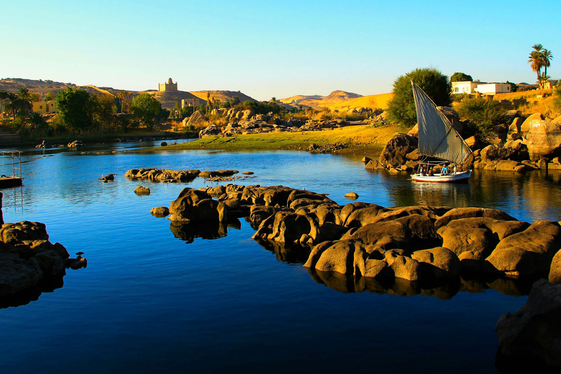 https://mdw-travel-data-us-east-1.s3.amazonaws.com/img/country/Egypt/Felucca-Ride/img_01.jpg