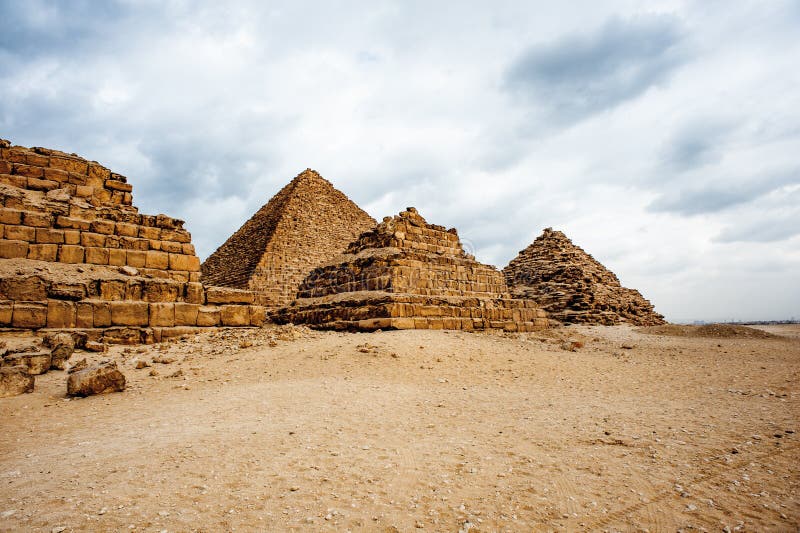 https://mdw-travel-data-us-east-1.s3.amazonaws.com/img/country/Egypt/Giza-Plateau/img_03.jpg