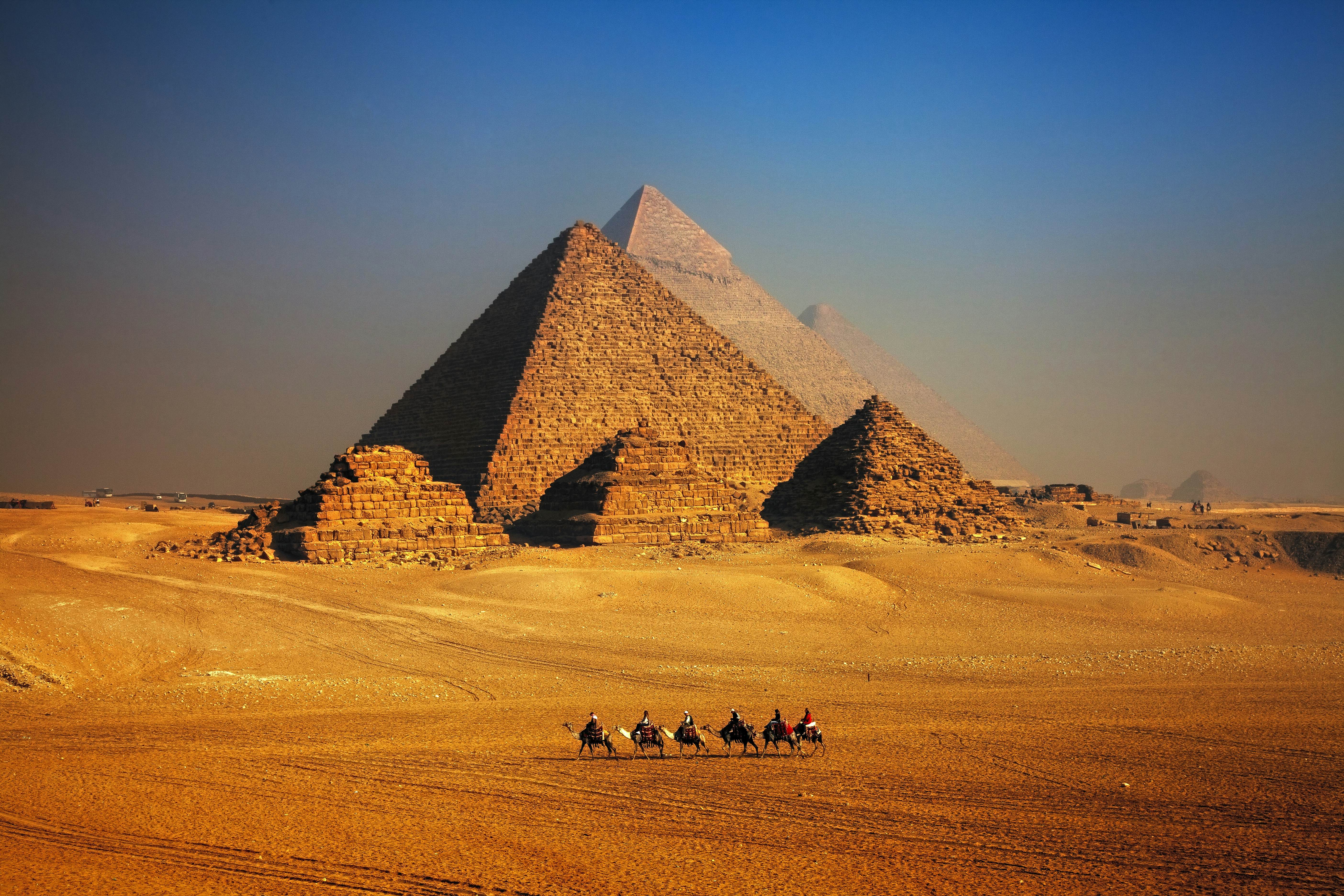 https://mdw-travel-data-us-east-1.s3.amazonaws.com/img/country/Egypt/Giza-Pyramids/img_01.jpg