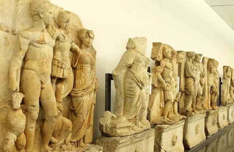 https://mdw-travel-data-us-east-1.s3.amazonaws.com/img/country/Egypt/Graeco-Roman-Museum/img_01.jpg