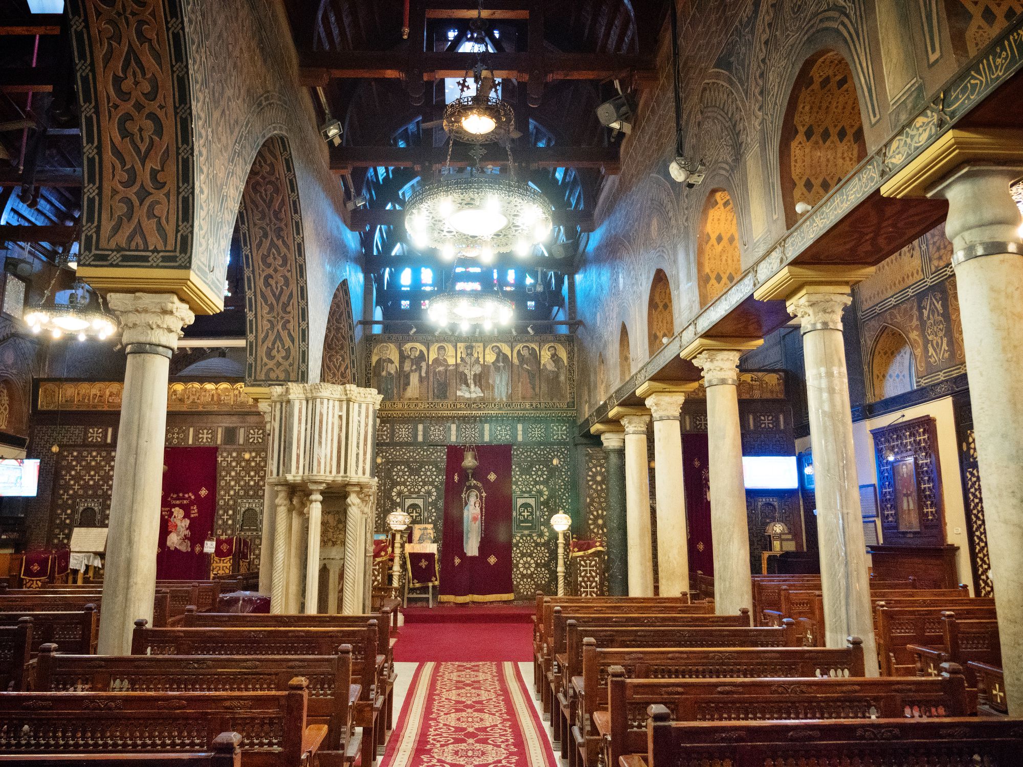 https://mdw-travel-data-us-east-1.s3.amazonaws.com/img/country/Egypt/Hanging-Church/img_05.jpg